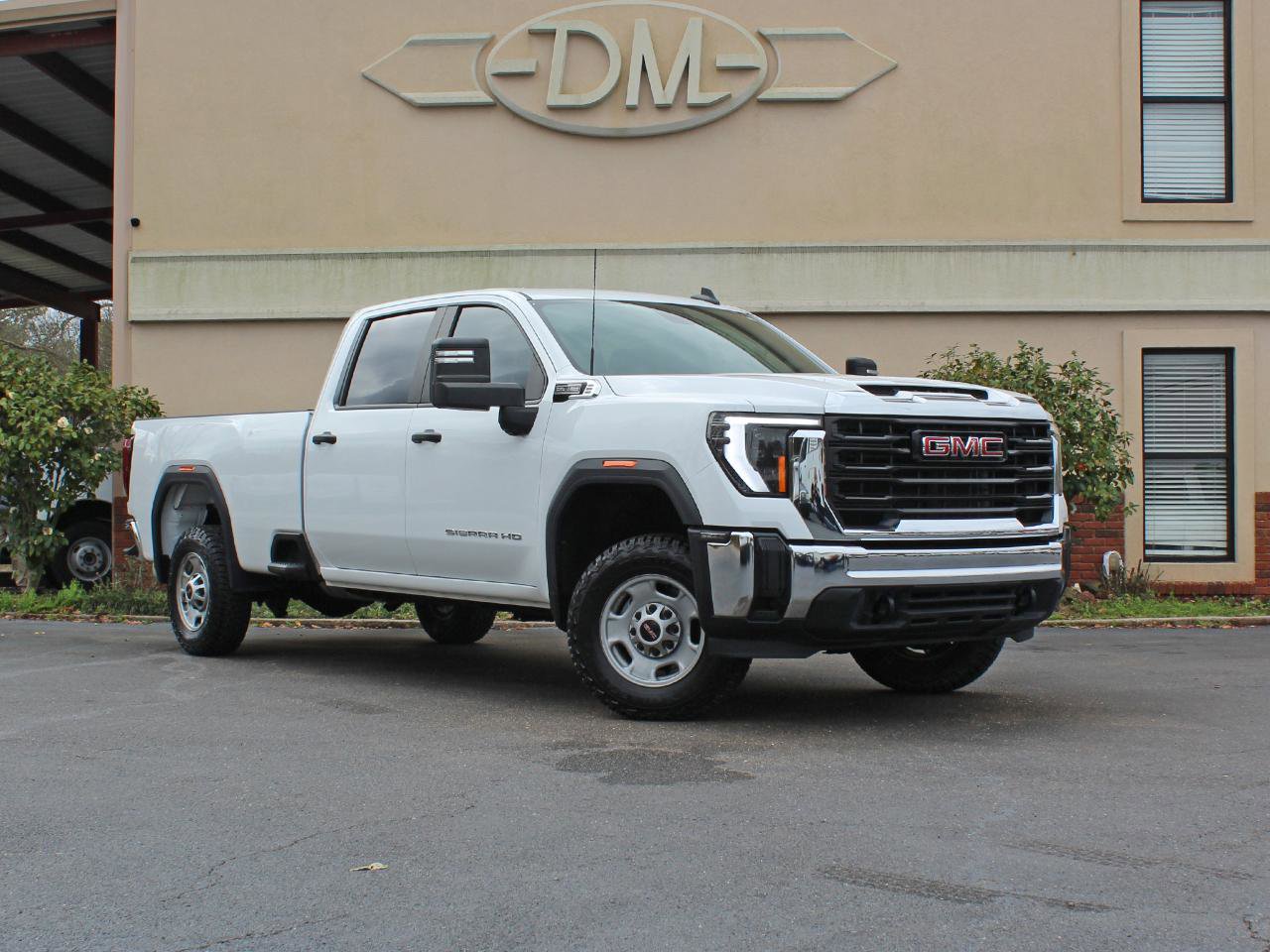 Used 2024 GMC Sierra 2500 Pro w/ Convenience Package image 3