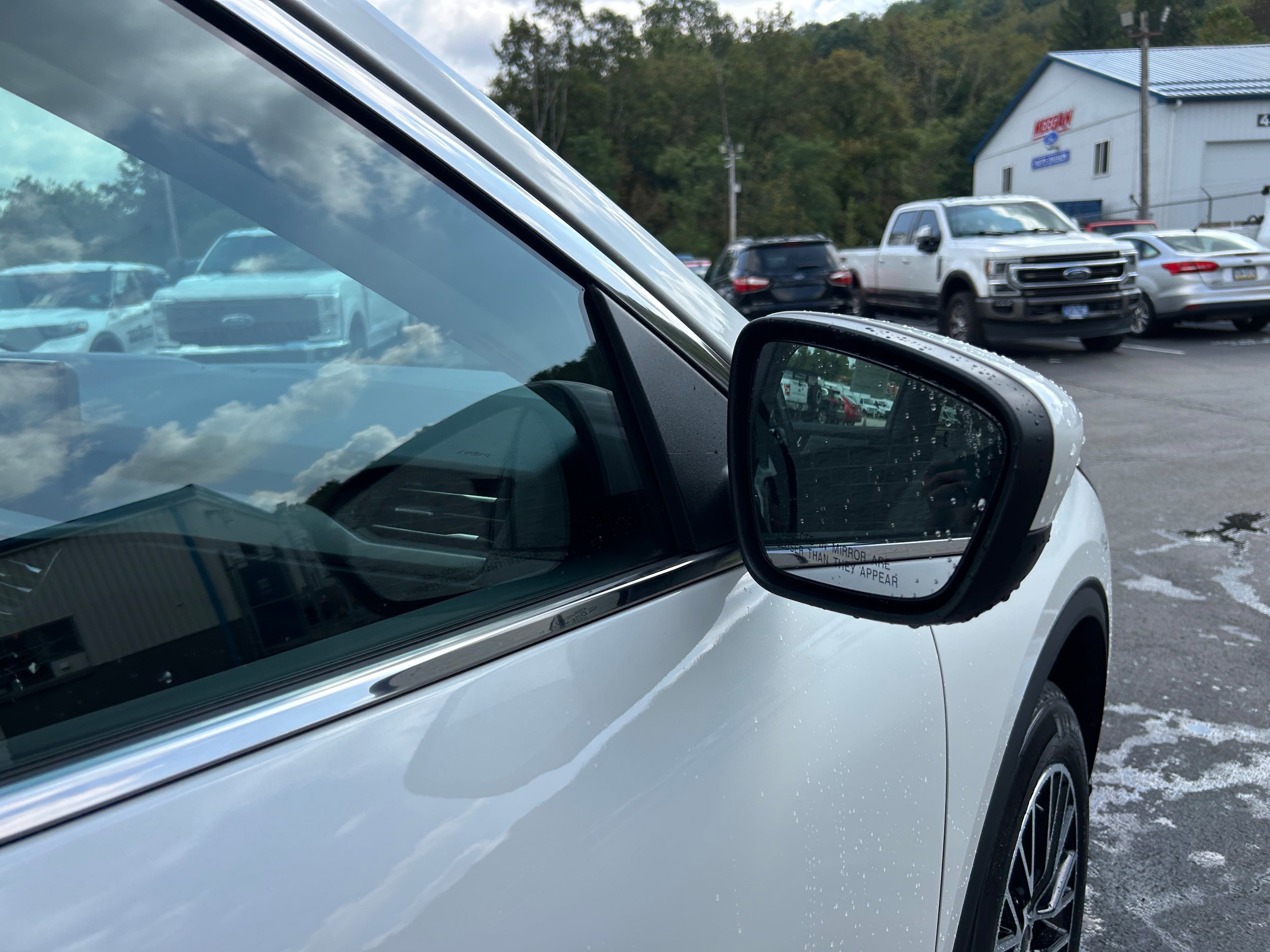 New 2025 Ford Escape SE w/ PHEV Premium Package FWD image 34