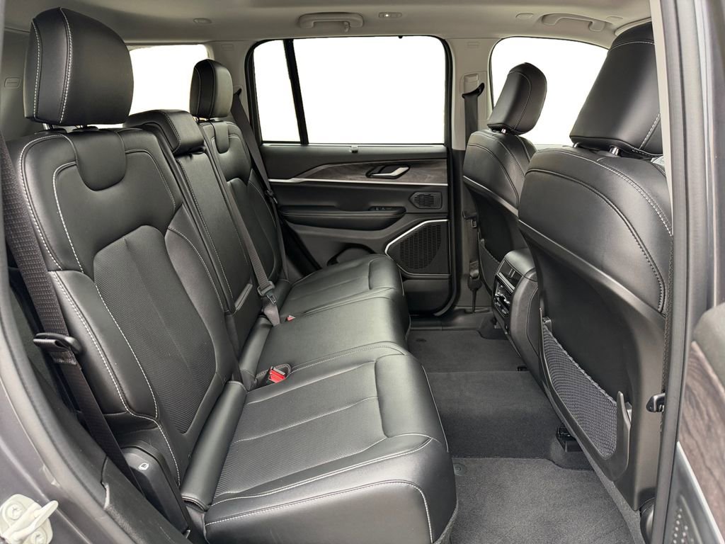 Used 2023 Jeep Grand Cherokee 4WD 4xe w/ Luxury Tech Group II image 20