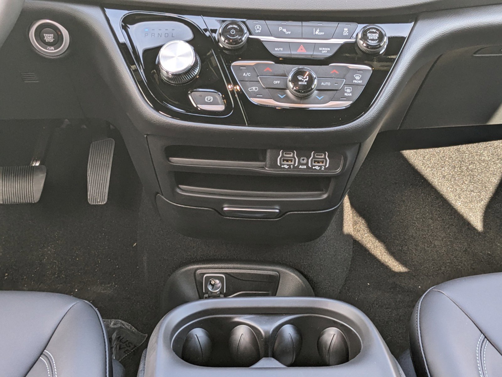 New 2025 Chrysler Voyager LX image 17