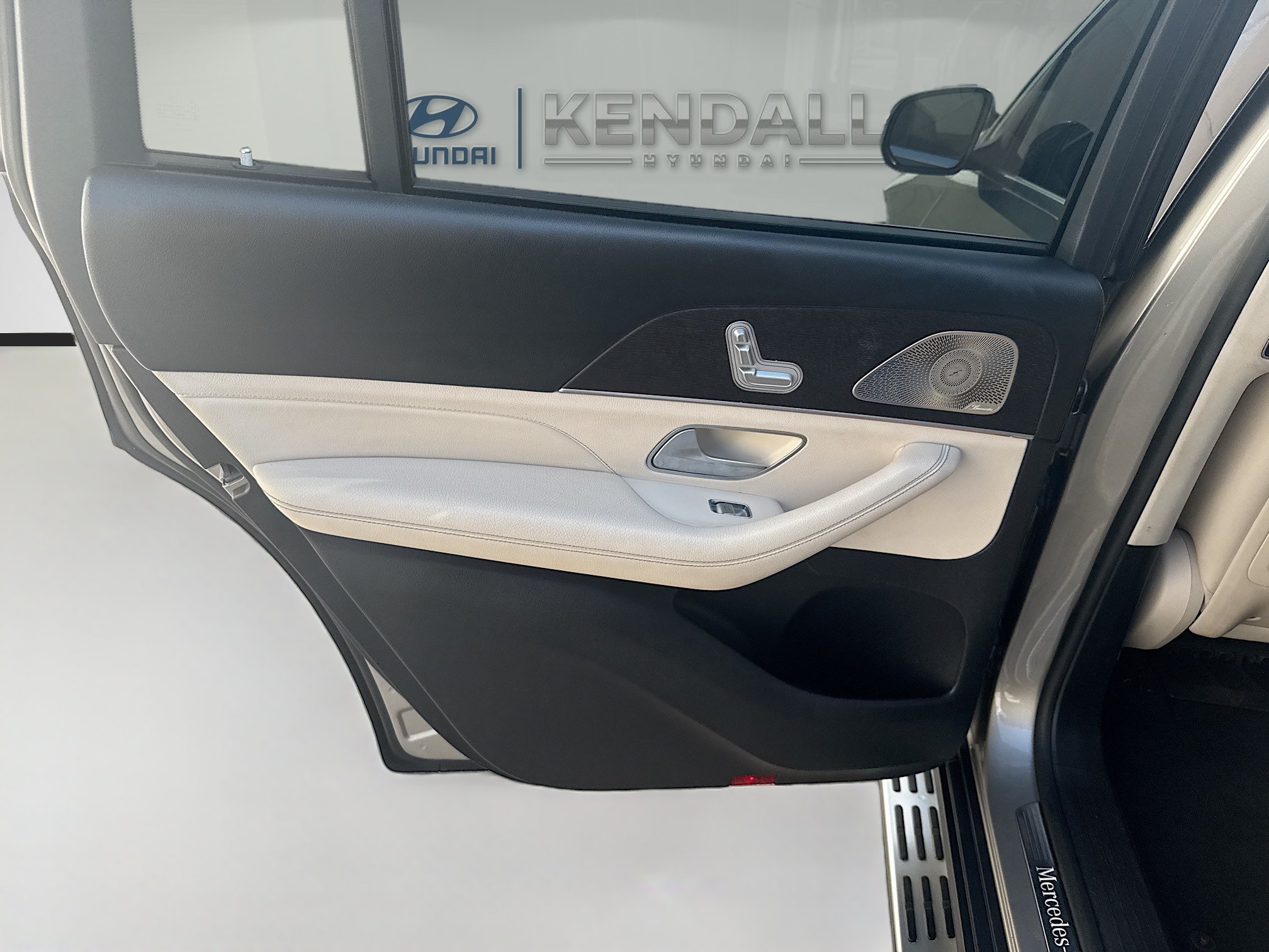 Used 2021 Mercedes-Benz GLS 450 4MATIC image 23