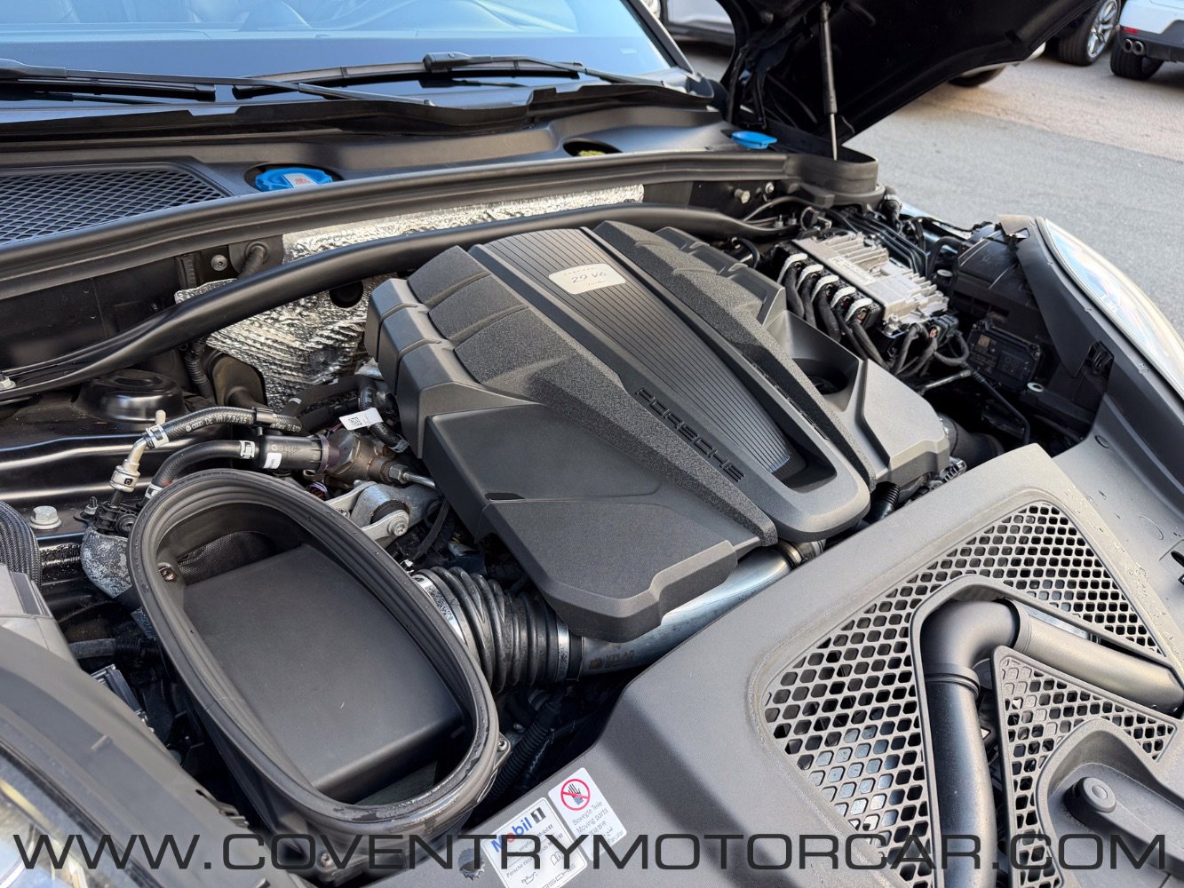 Used 2020 Porsche Macan Turbo image 17