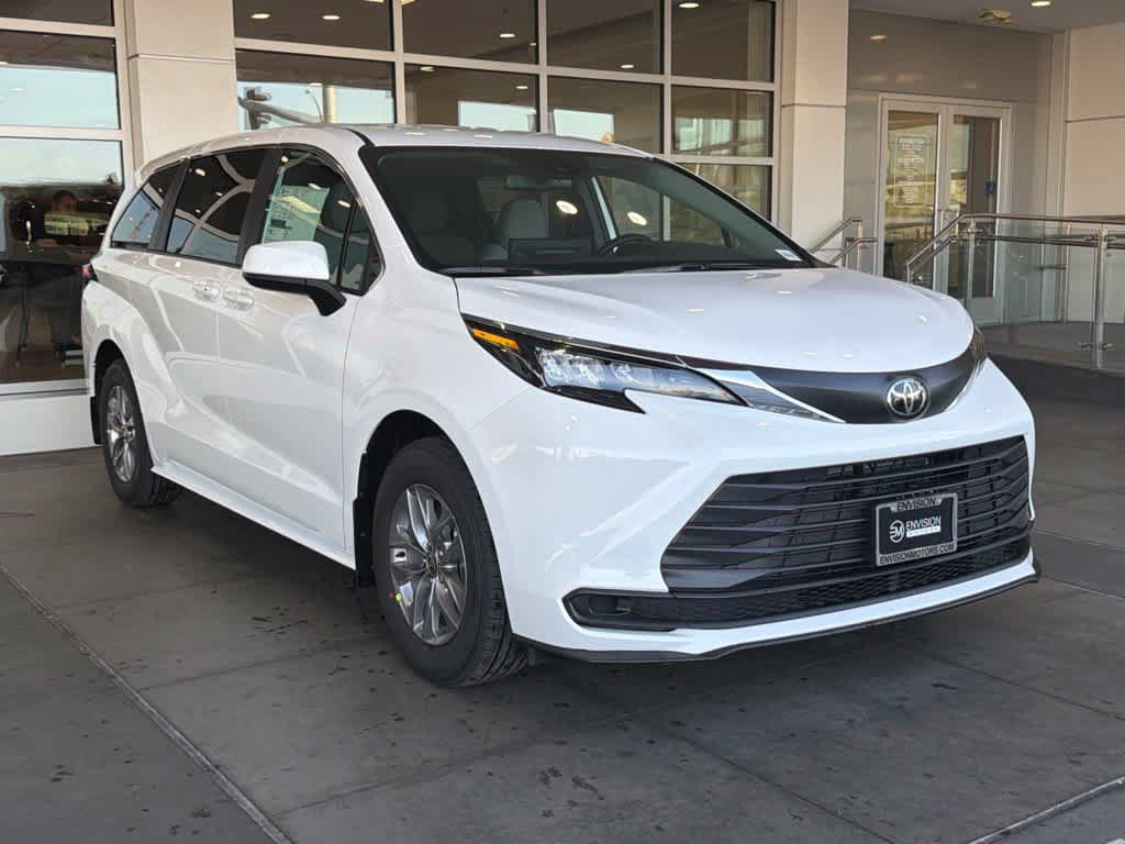 New 2026 Toyota Sienna LE FWD image 6