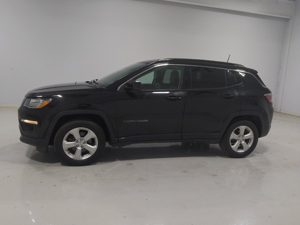 Used 2019 Jeep Compass Latitude w/ Cold Weather Group FWD image 2