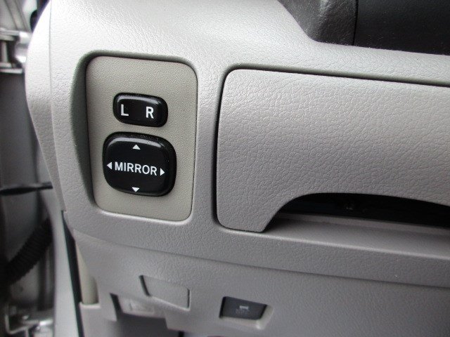 Used 2010 Toyota Camry LE FWD image 17