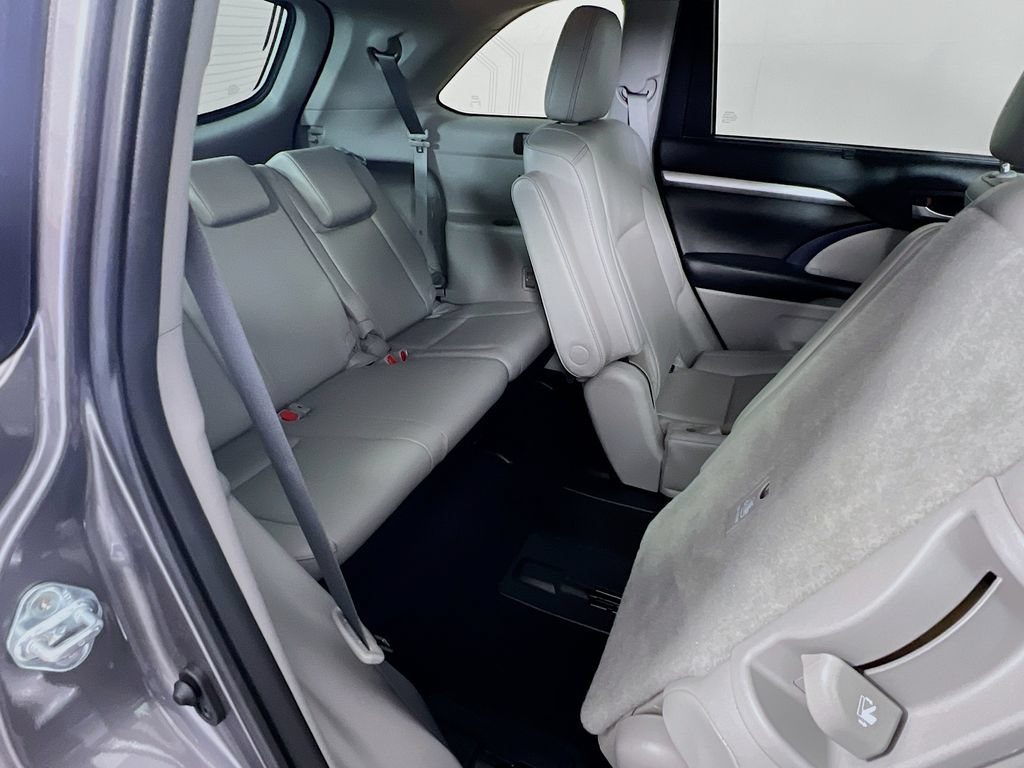 Used 2019 Toyota Highlander XLE w/ Protection Package #3 AWD/4WD image 28