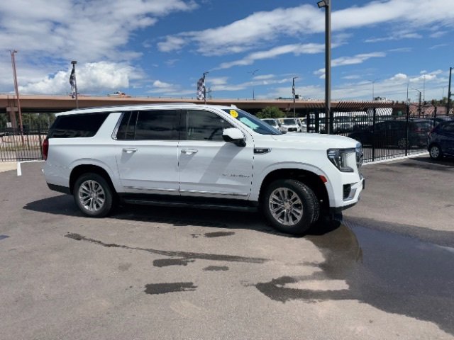 Used 2023 GMC Yukon XL SLT image 44
