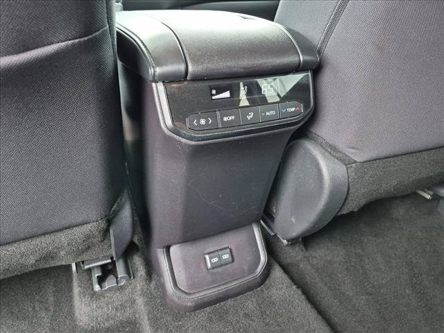 Used 2025 Toyota Highlander LE FWD image 16