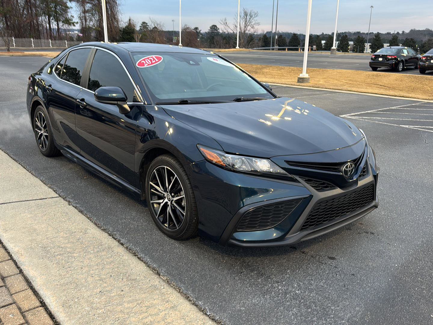 Certified 2021 Toyota Camry SE image 6