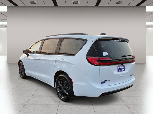 New 2026 Chrysler Pacifica Limited w/ S Appearance Package AWD/4WD image 6