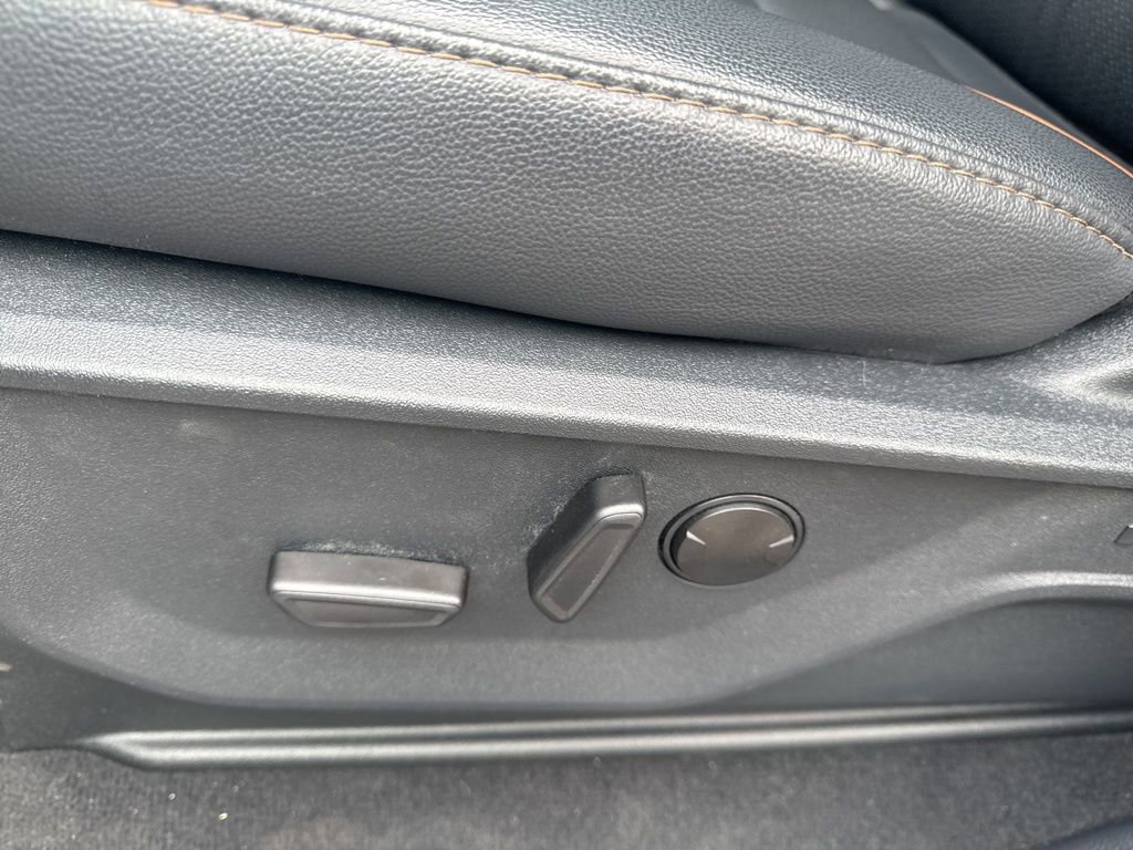 Used 2025 Ford F350 Lariat w/ Lariat Ultimate Package AWD/4WD image 14