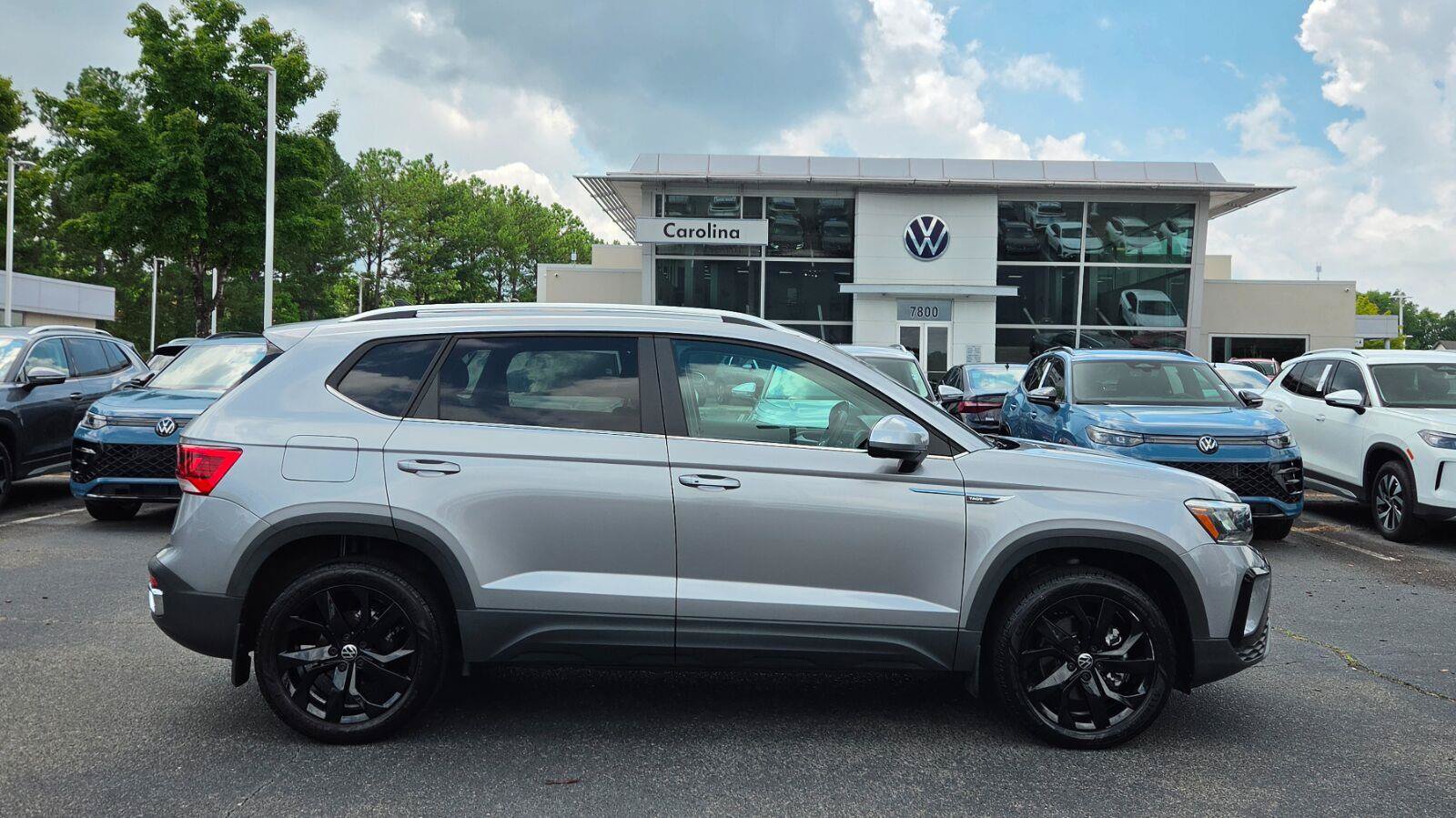 Certified 2023 Volkswagen Taos SE w/ Panoramic Sunroof Package FWD image 7