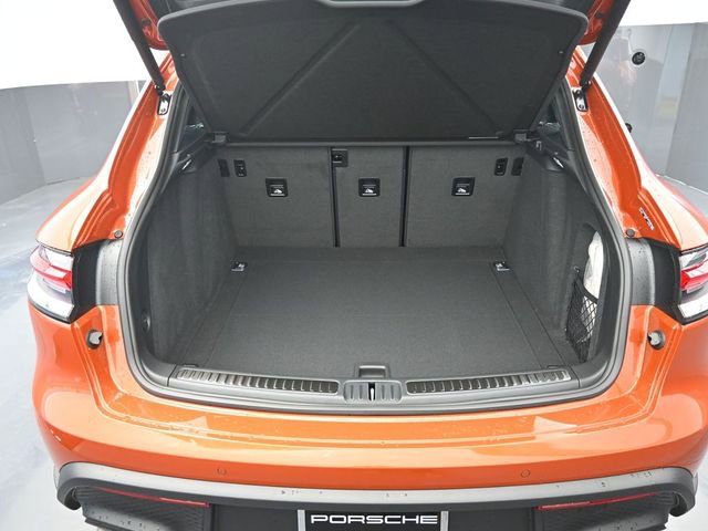 Certified 2025 Porsche Macan image 21