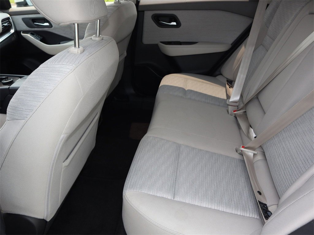 Certified 2022 Nissan Rogue SV image 16