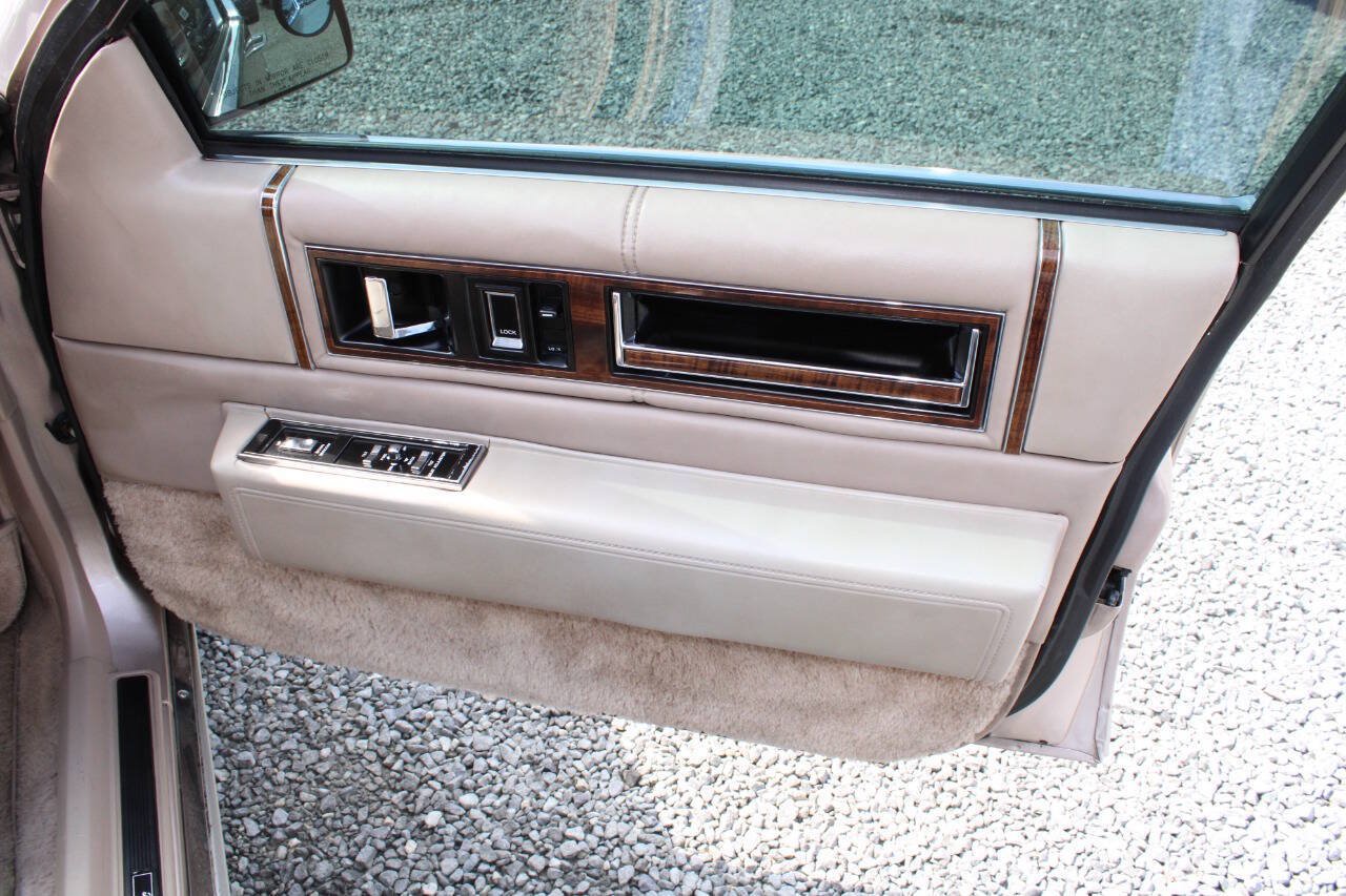 Used 1990 Cadillac De Ville Sedan FWD image 20