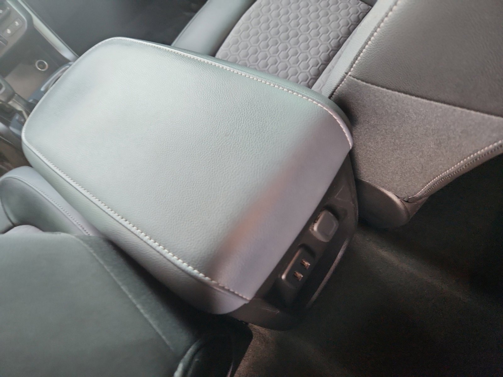 Used 2017 Chevrolet Colorado Z71 image 33