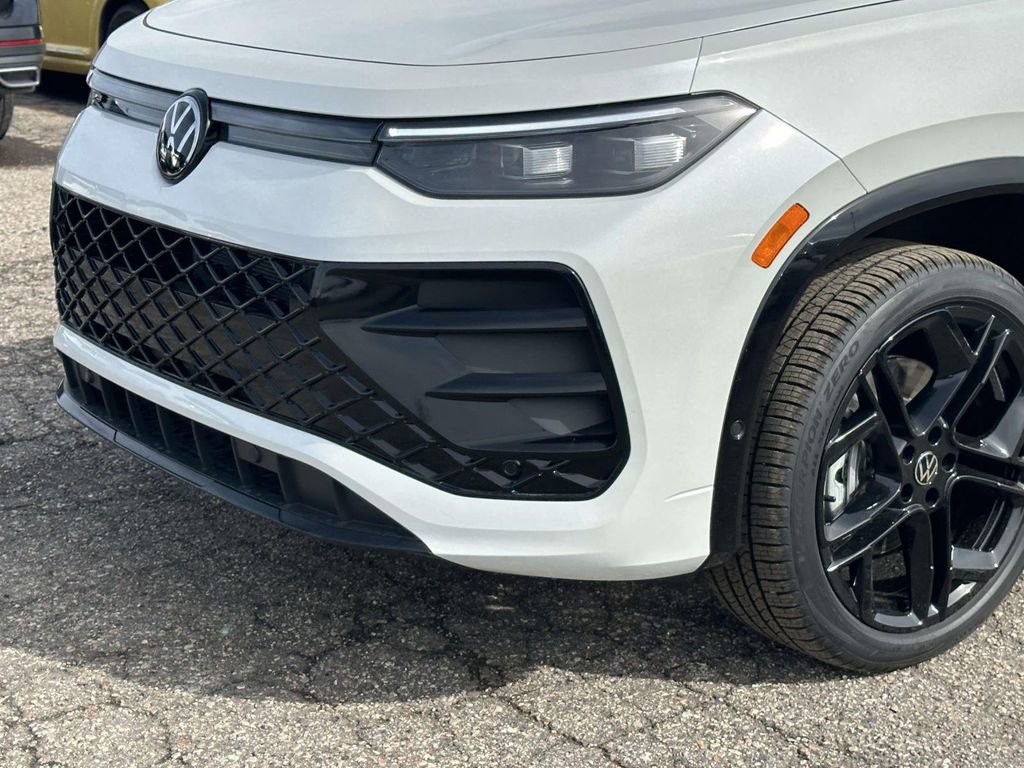 New 2026 Volkswagen Tiguan SE R-Line AWD/4WD image 6