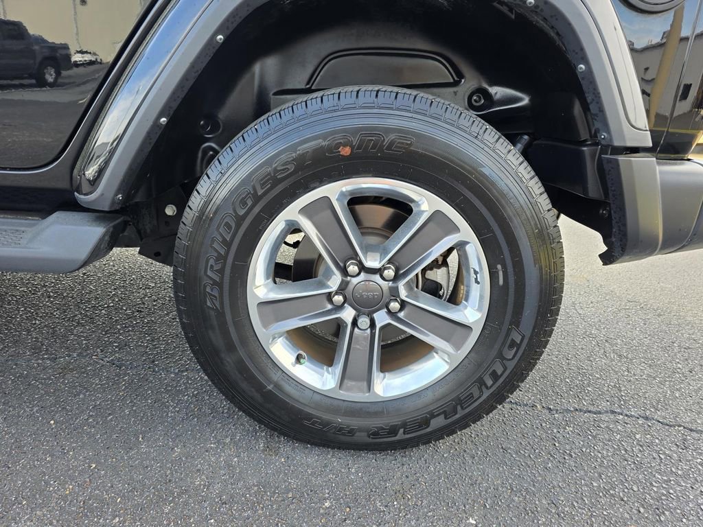 Used 2022 Jeep Wrangler Unlimited Sahara AWD/4WD image 12