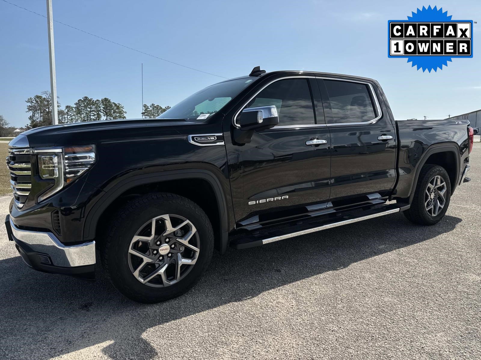 Certified 2022 GMC Sierra 1500 SLT w/ SLT Convenience Package image 8