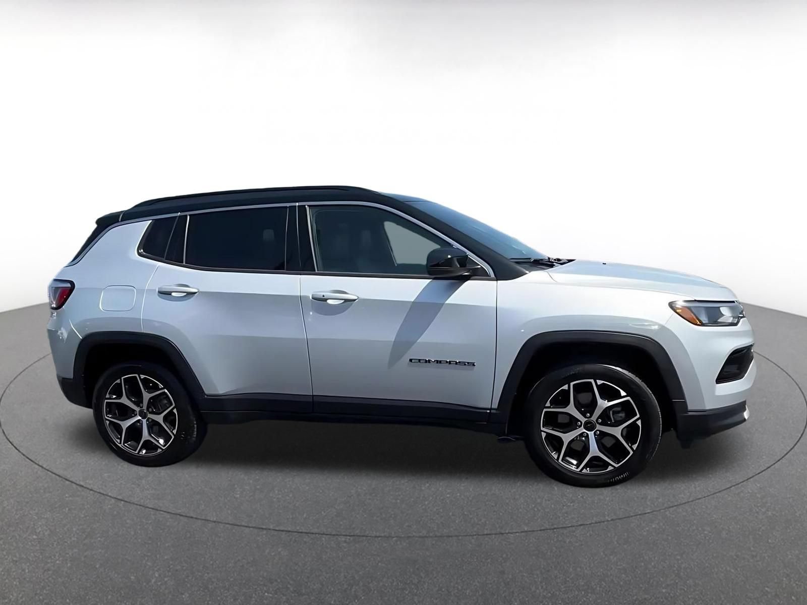 Used 2025 Jeep Compass Limited AWD/4WD image 13
