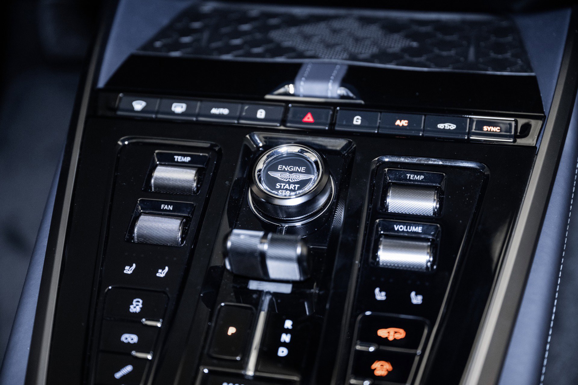 Used 2025 Aston Martin DBX 707 image 34