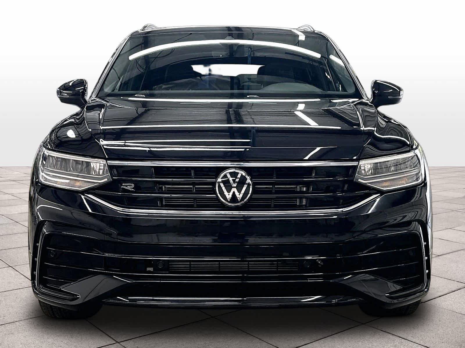 Used 2023 Volkswagen Tiguan SE R-Line FWD image 2