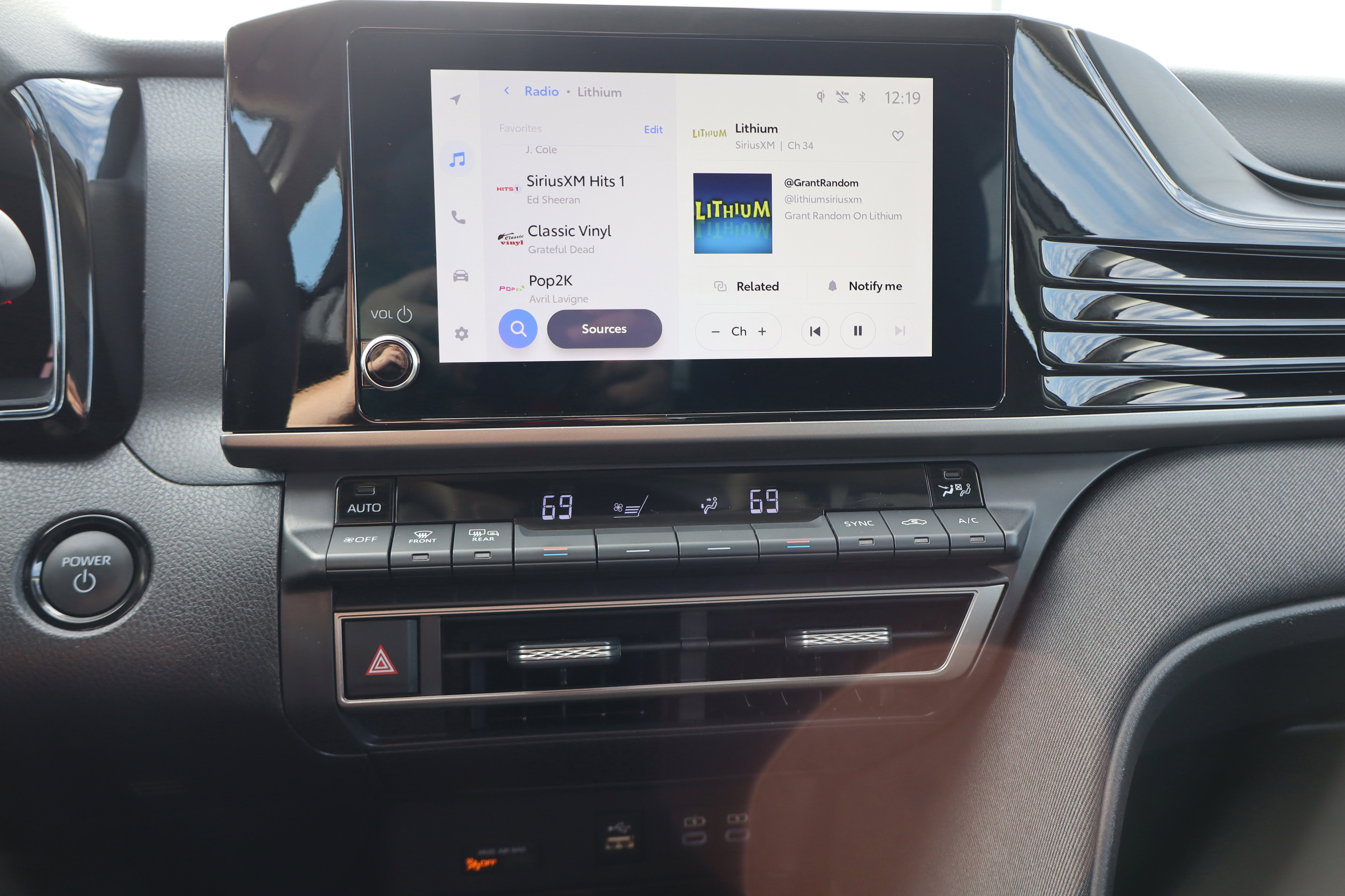 Used 2025 Toyota Camry LE image 18