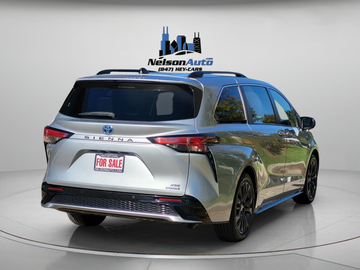 Used 2021 Toyota Sienna XSE w/ XSE Plus Package FWD image 4