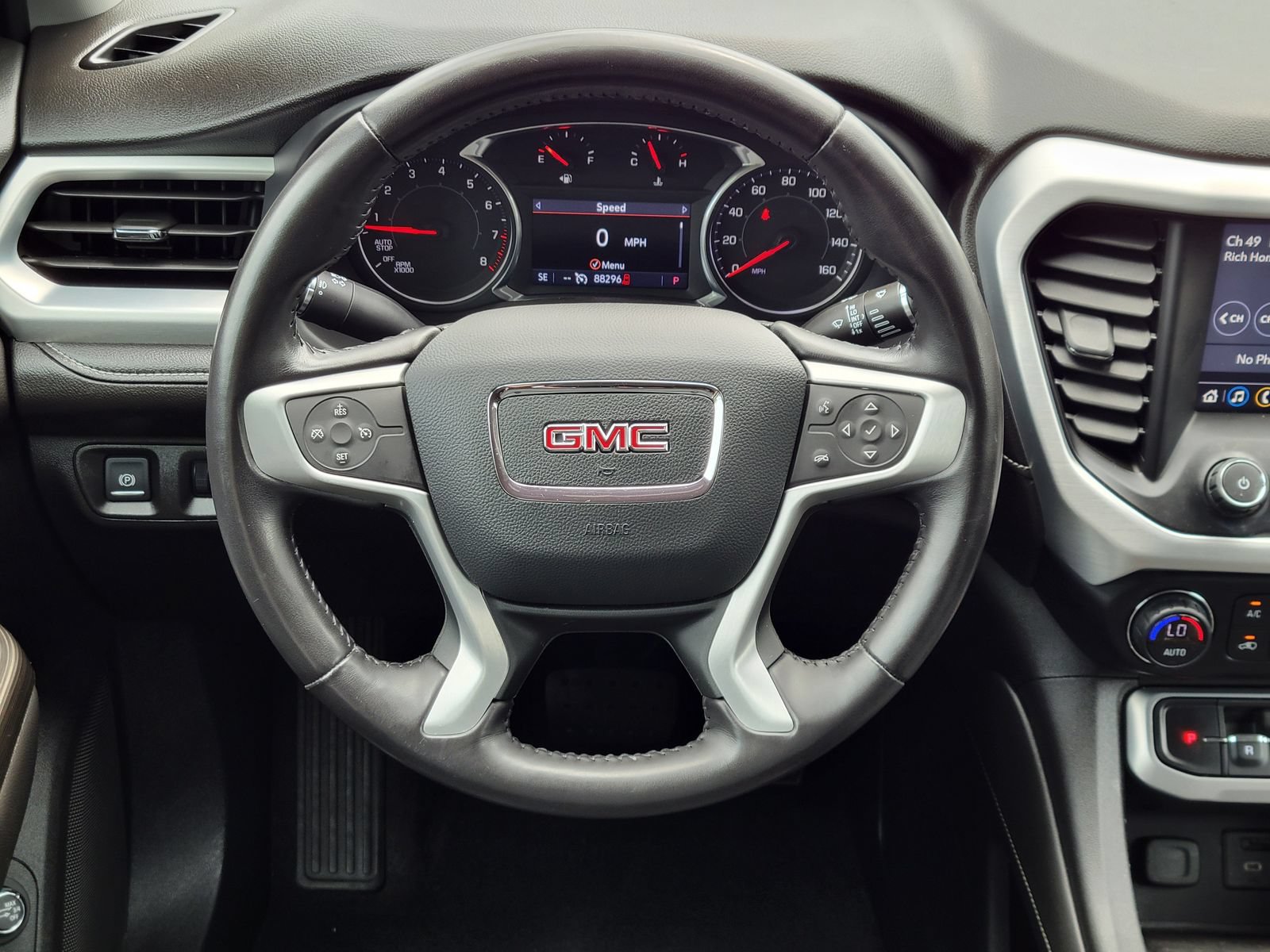 Used 2020 GMC Acadia SLT w/ Trailering Package FWD image 29