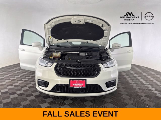 Used 2021 Chrysler Pacifica Limited w/ Uconnect Theater Family Group AWD/4WD image 23