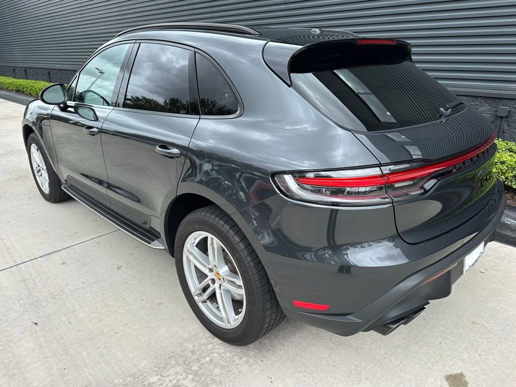 Certified 2025 Porsche Macan image 3