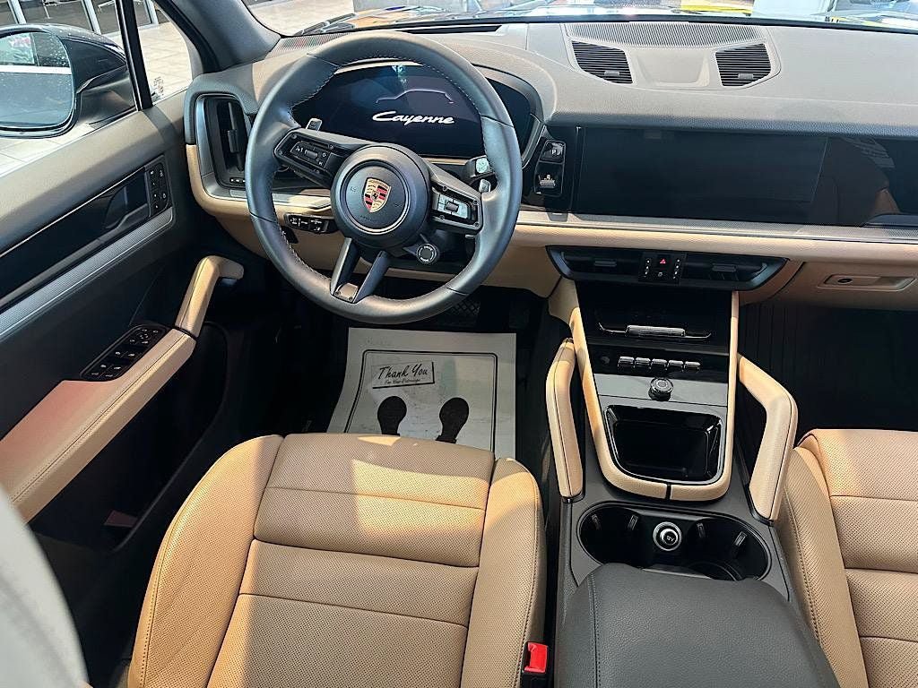 Used 2026 Porsche Cayenne AWD/4WD image 16