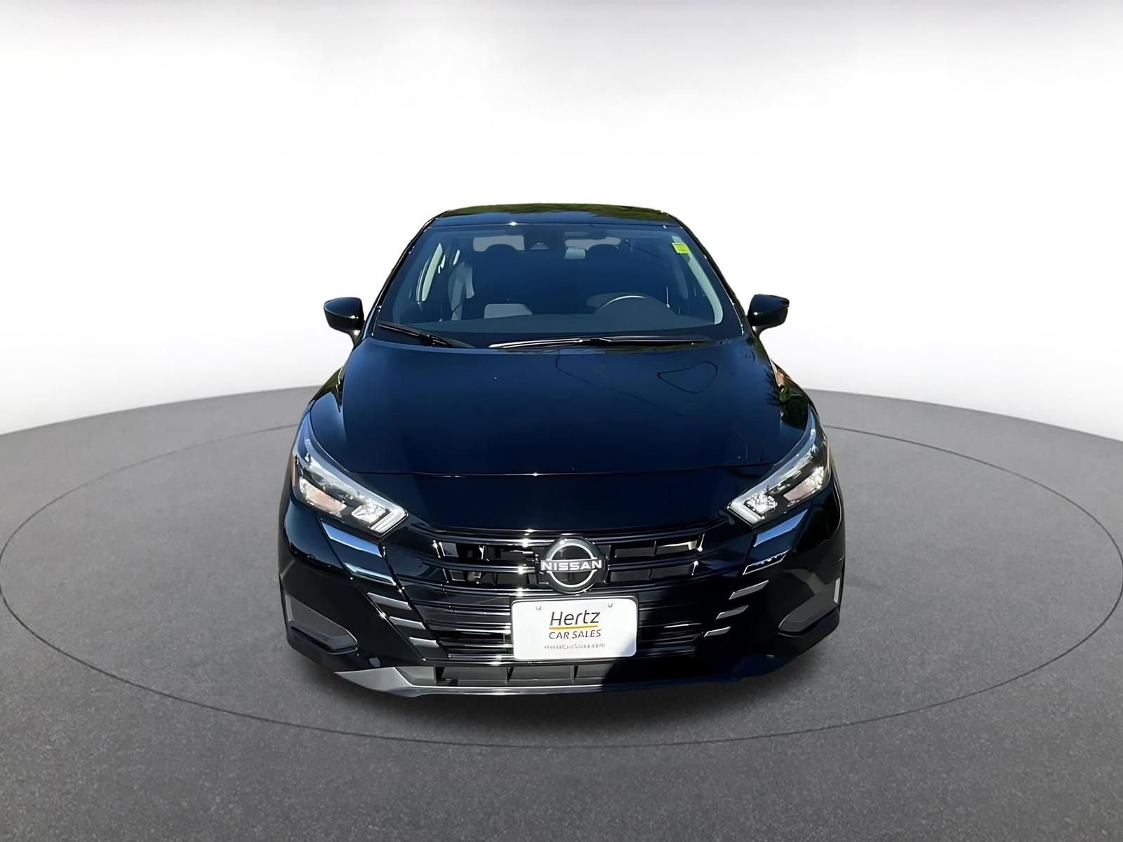 Used 2025 Nissan Versa SV image 4