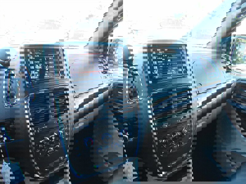 Used 2019 Dodge Grand Caravan SXT image 11