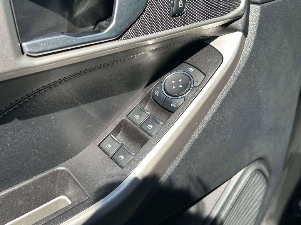 Used 2023 Ford Explorer XLT AWD/4WD image 17
