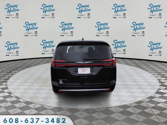 Used 2024 Chrysler Pacifica Touring-L image 6