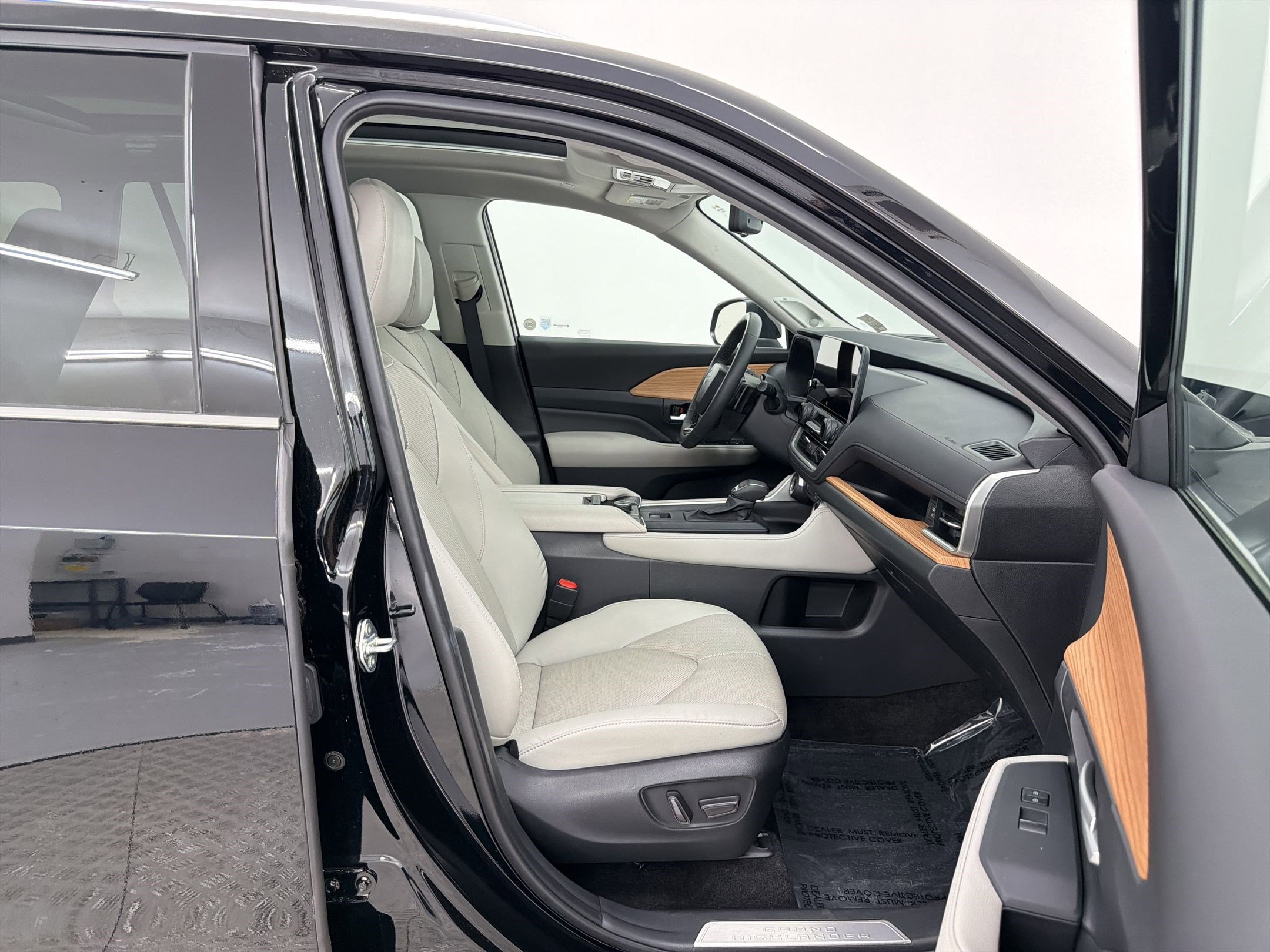 Used 2024 Toyota Grand Highlander Platinum image 28