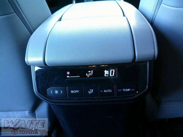 Used 2023 Toyota Highlander Limited image 31