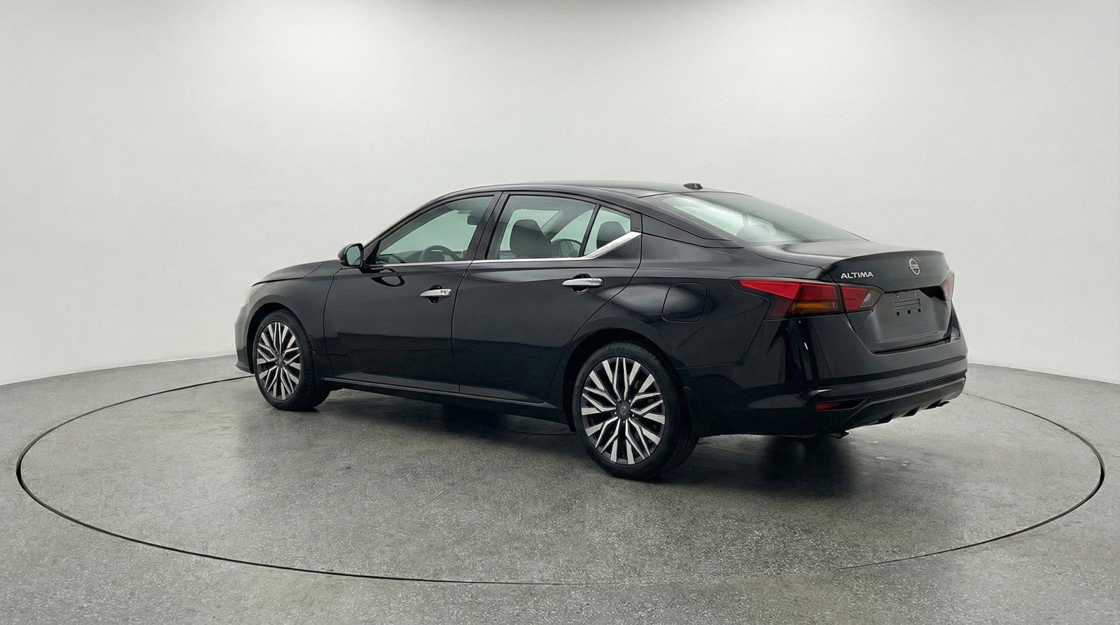 Used 2025 Nissan Altima 2.5 SV image 6