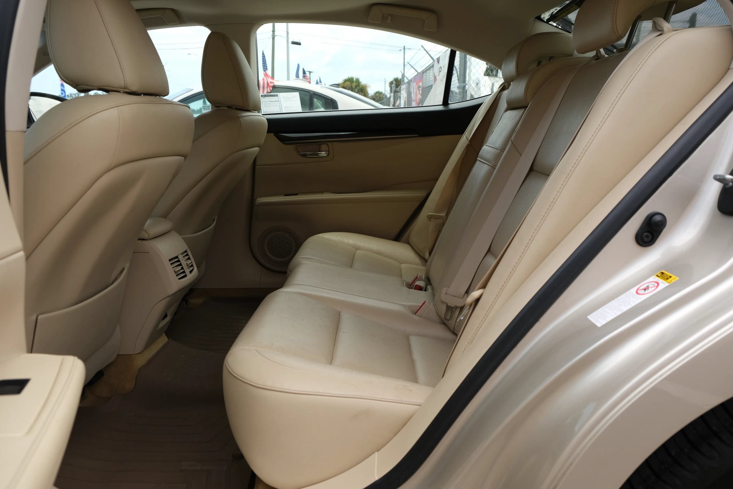 Used 2014 Lexus ES 350 w/ Luxury Package FWD image 12