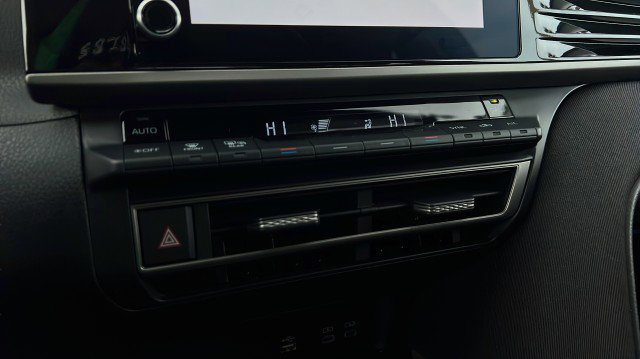 Used 2025 Toyota Camry LE image 15