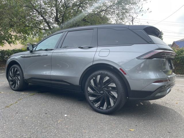 Used 2025 Lincoln Nautilus Reserve w/ Jet Appearance Package image 5