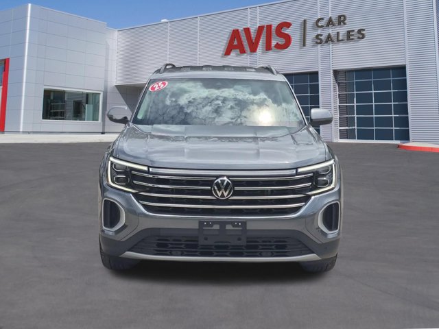 Used 2025 Volkswagen Atlas SE FWD image 2