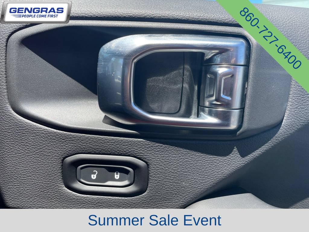 Used 2025 Jeep Wrangler Unlimited Sahara AWD/4WD image 15