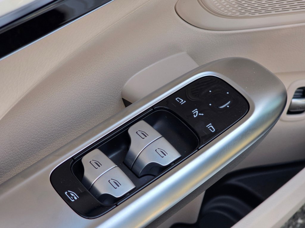 New 2026 Mercedes-Benz C 300 4MATIC Sedan image 34
