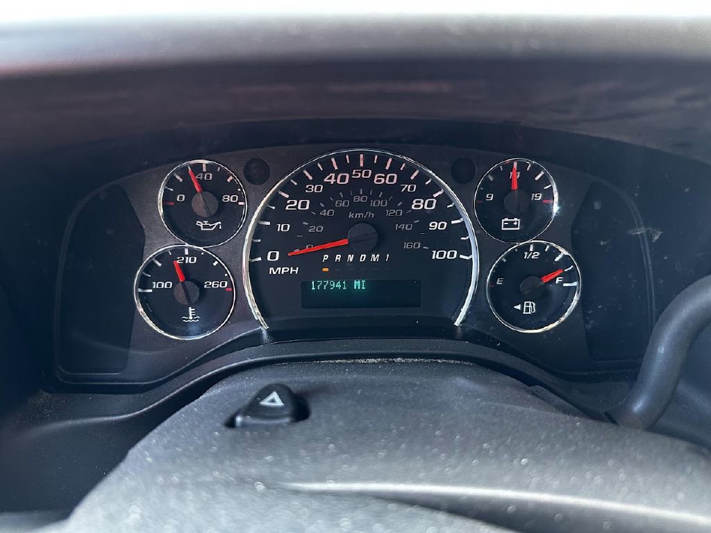 Used 2015 Chevrolet Express 2500 image 9