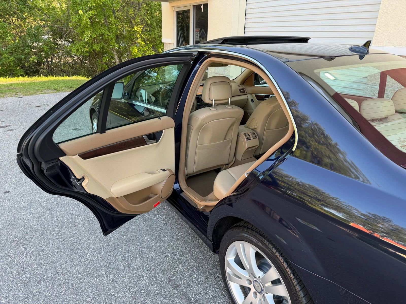 Used 2008 Mercedes-Benz C 300 Sedan image 36