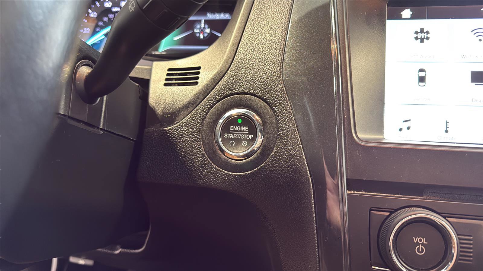 Used 2018 Ford Explorer XLT w/ Equipment Group 201A AWD/4WD image 20