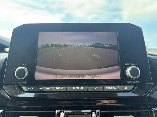 Used 2022 Nissan Pathfinder SV FWD image 28