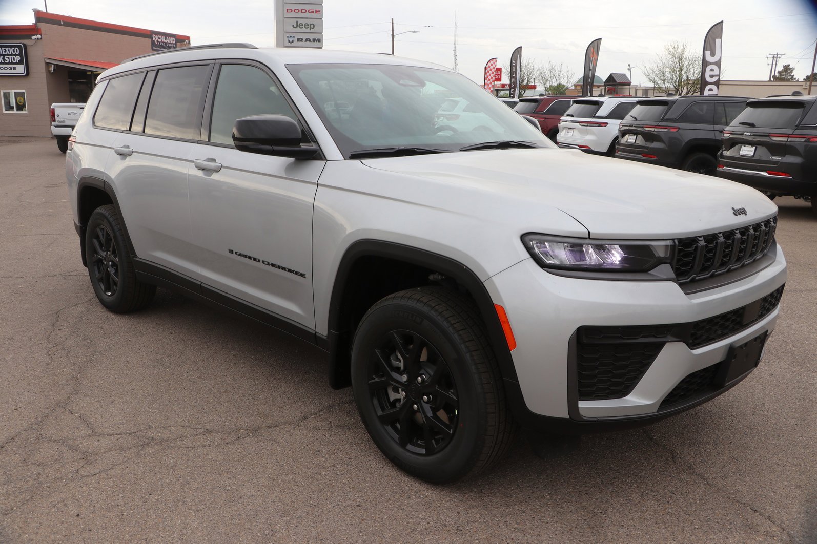 New 2026 Jeep Grand Cherokee L 4WD image 1